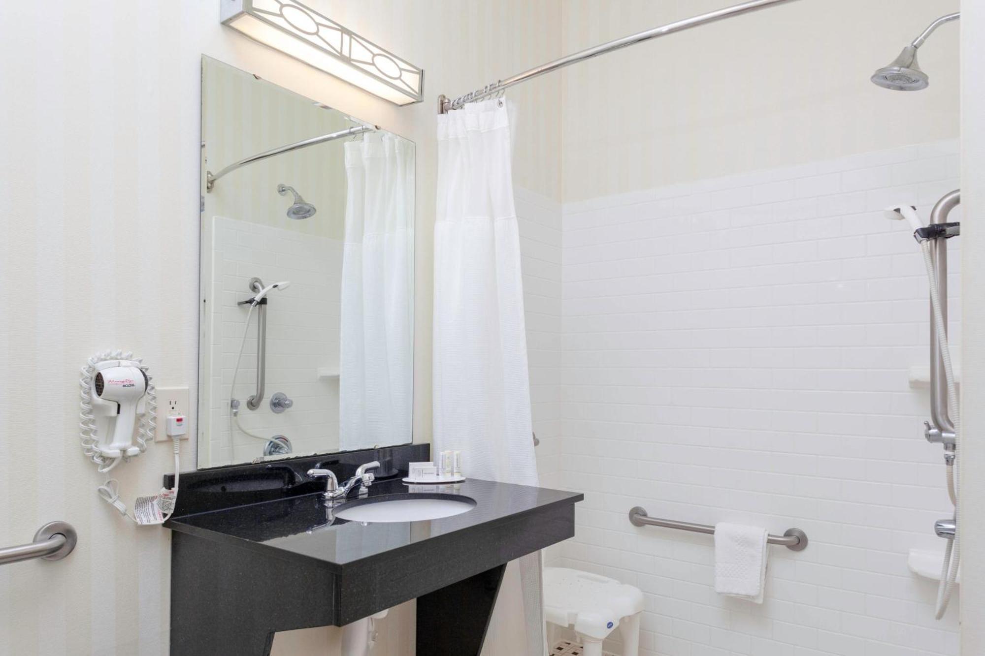 Fairfield Inn And Suites By Marriott Seymour Exteriör bild