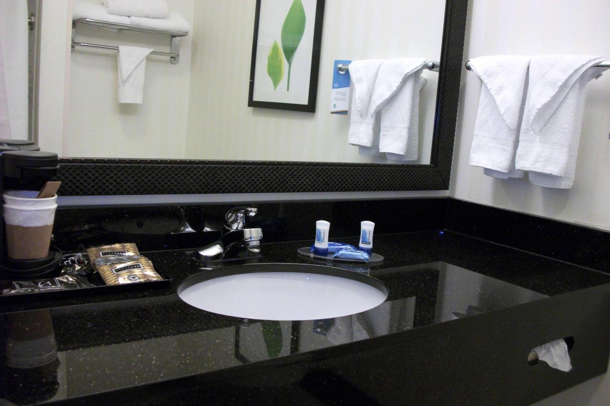 Fairfield Inn And Suites By Marriott Seymour Exteriör bild