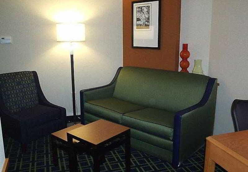 Fairfield Inn And Suites By Marriott Seymour Exteriör bild